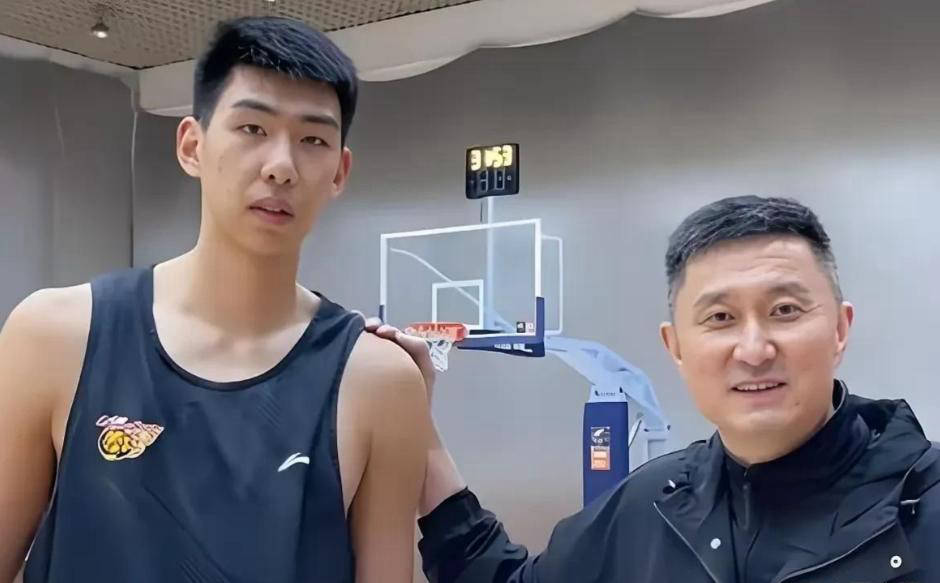 DB体育-广东男篮与杜锋面临处罚，广厦外援官宣离队，孟子凯告别的简单介绍