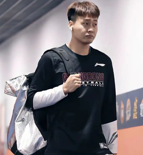 DB体育-赵睿怒喷媒体:我是不应该出现在这个世界上?(赵睿说的那句英语)
